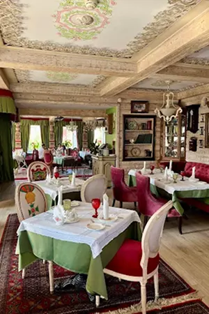 Three Daily Dining Experiences